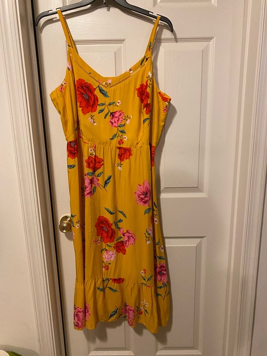 Old Navy Dresses & Skirts - Old Navy Yellow Floral Spaghetti Strap Midi Dress